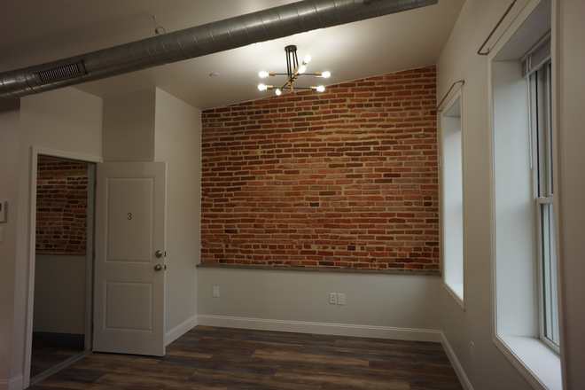 Living Room - Spacious Recently Renovated 3-bdrm, 2 bath 3rd Floor Apt overlooking Union Square