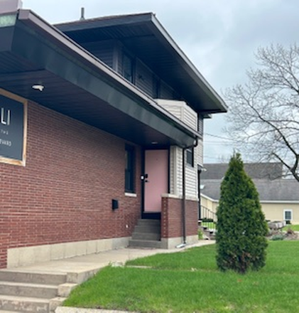 Entry to apartment - East Jefferson Blvd / Howard Park