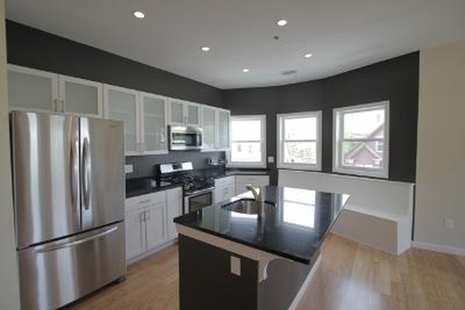 kitchen - Beautiful modern 4 bed 2 bath Apartments