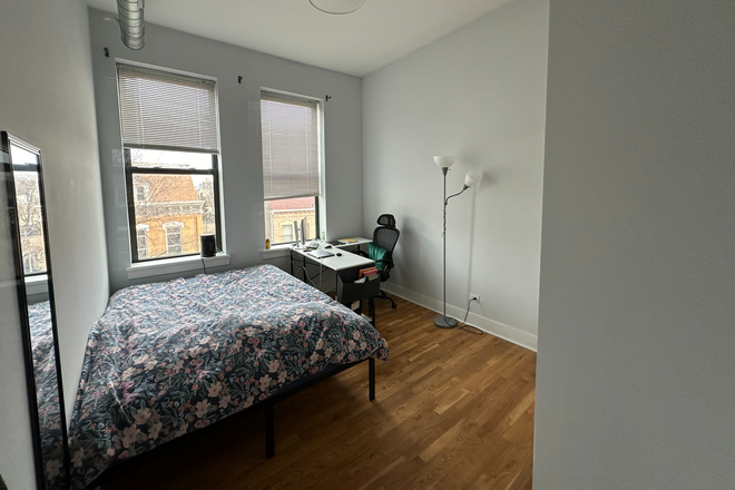 The room currently has  a queen sized bed, desk, chair, lamp and mirror - Looking for a sublet starting May 15 – July 31 in Pilsen apartment!