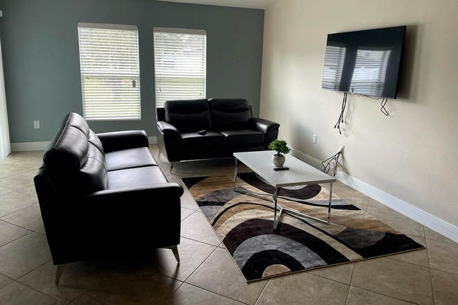 Living Room, Newly Furnished - Housing Close to UCF House