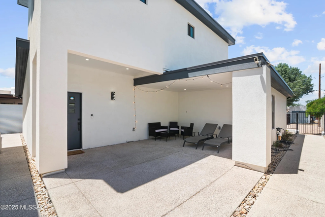 Front of Unit and Covered Patio - Beautiful *New Construction Modern Townhome* 3bed/3.5bath w/ Loft Just 4 Blocks from UofA Stadium