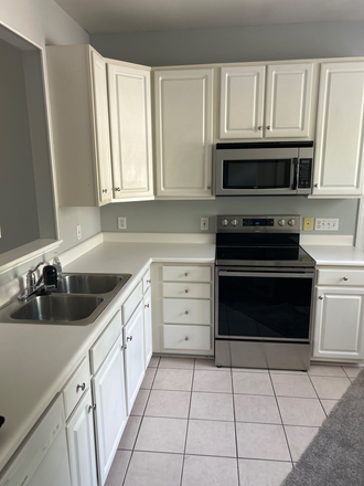 Kitchen, brand new stove/oven and fridge - Carleton Court, adjacent to campus Townhome