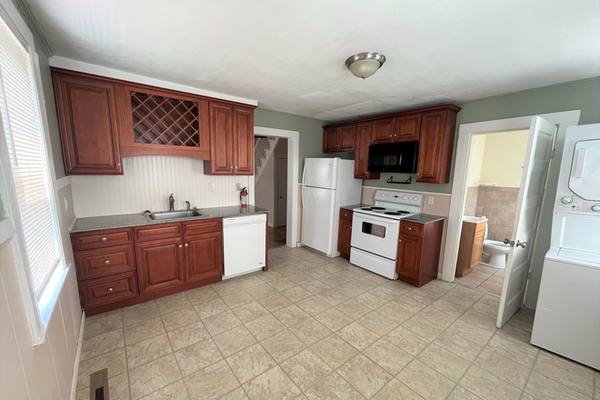 Kitchen - 46 Old Amherst Road #4 Apartments