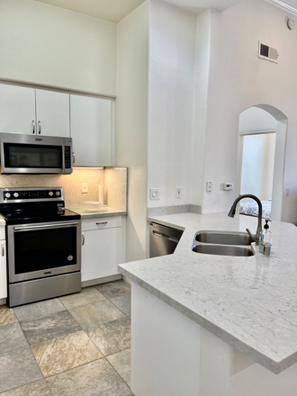 Kitchen - Bright and gorgeous 2/2 penthouse at the Regents La Jolla close to UCSD