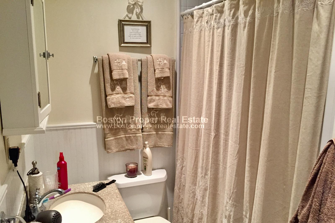 A - RIGHT BY NEWBURY Apartments