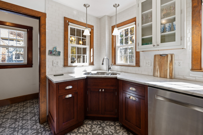 Kitchen - 61 Woodlawn Ave House