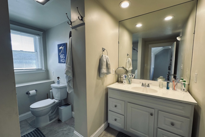 - - 6 BED 2 BATH GORGEOUS APARTMENT NEAR TUFTS FOR 6/1/2027