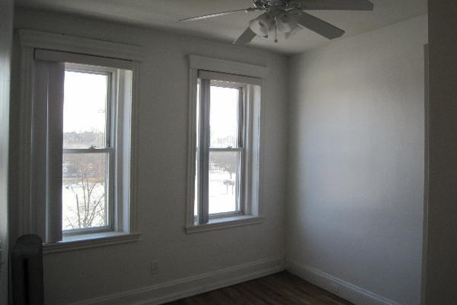 Bedroom-Livingroom - STUDIO PARK DR 09/01 **NO FEE*** Apartments