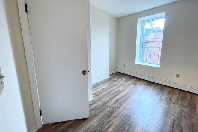 Bedroom - Walk to Northeastern! | Laundry | Dishwasher | Open Concept Living Apartments