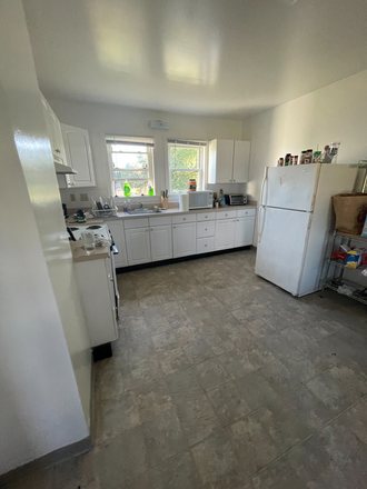 Kitchen - Off-Campus House, right next to highway and bus stop.