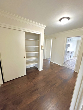 Entryway - 2 Rooms for Spring Sublet, across from campus! Apartments