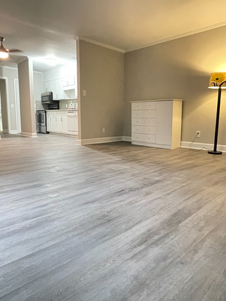 Big Living room - Harwood condo summer lease