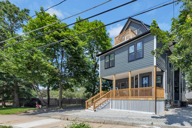 Exterior - Beautiful Renovated 5-Beds, 5.5-Baths in Great Location Duplex