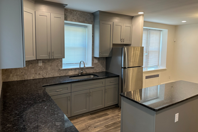 Kitchen - Large House close to SJU