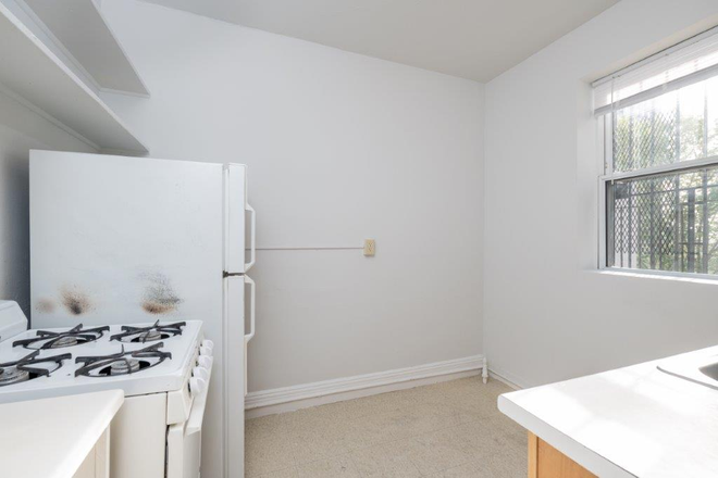 kitchen - 1 bd with Street parking No brokers fee Apartments