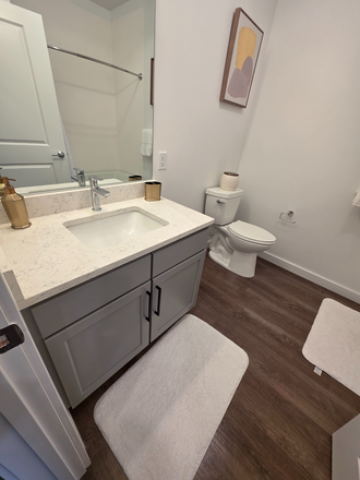 Luxury Bathrooms - UMass Living, Ocean Views, & a Social Scene — Minutes to Campus, Made 4 Meeting People! Apartments
