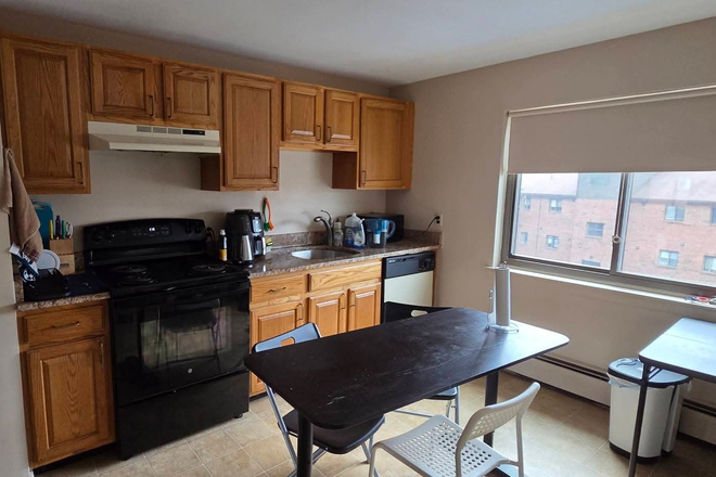 Kitchen - Looking for Roommate: Charlesbank Estates 2br1b Close to Campus! Apartments