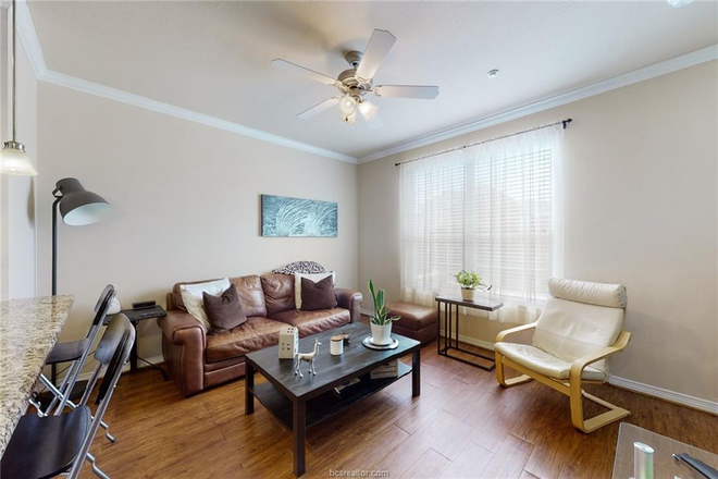 LIving Room Fully Furnished - 1 Bed, 3 x 3 Lakeridge Townhomes