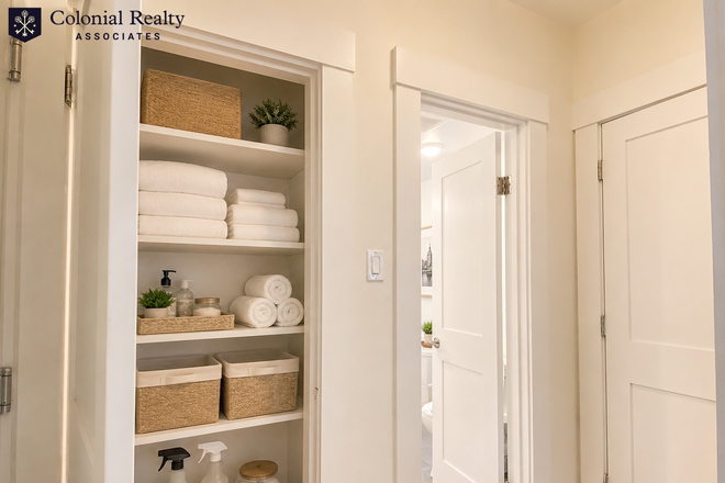 Unit - No Broker Fee! Beautifully Renovated East Cambridge Apartment — Available June 1st!