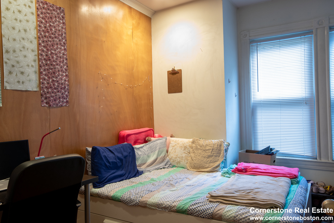 Bedroom #4 - 4 Bedroom on Calumet! $1250/Bedroom!!