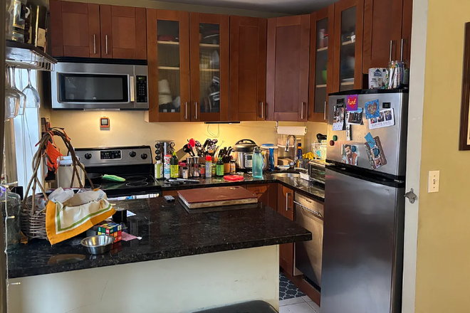 Call NOW for showings! 617-236-8600 - CAMBRIDGE ST - MODERN 2BR/1BA AVAIL *9/1/2025* NEAR CAMPUS W/ H&HW INC, LNDRY NEARBY, OPEN LAYOYT!