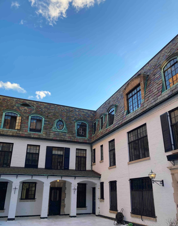 Courtyard - Downtown location: 10 minutes' walk from the Arch