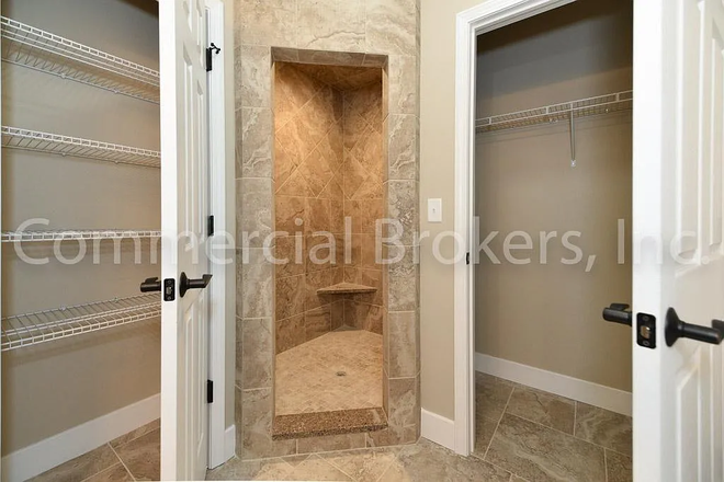 private shower and storage - Smartdigs