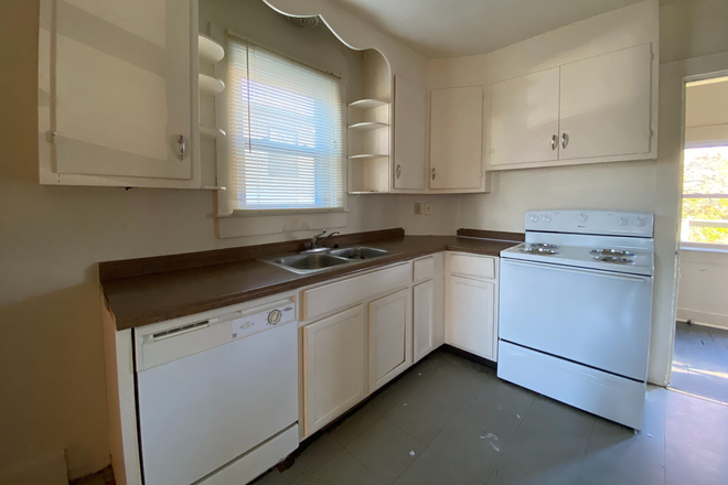 Kitchen - Downtown home for rent for the 2026-2027 school year!