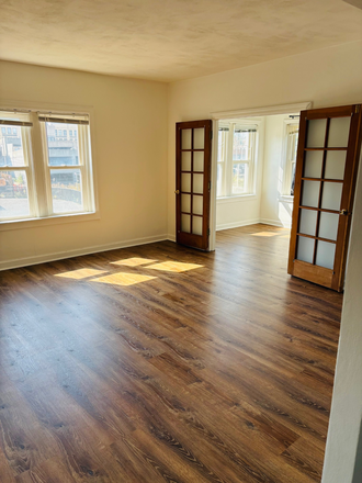 The living space is bright and inviting, windows allowing sunlight to pour in and illuminate the room. - 704 Interdrive WALK TO WASHINGTON UNIVERSITY