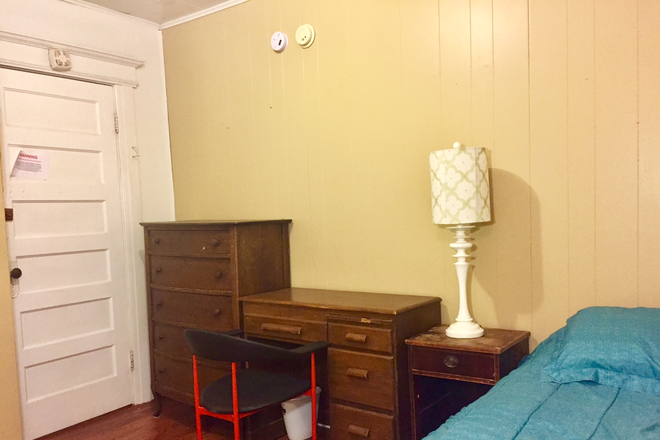 Bedroom - Furnished Private Bedrooms, 733 Livingston Ave, Room 3 Rental