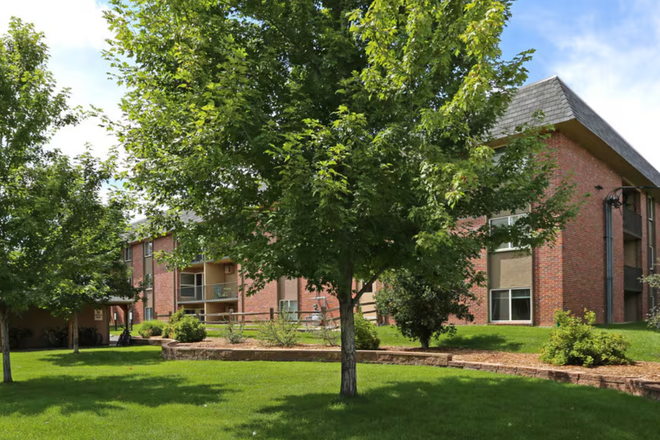 Lawn - Fall 2025 Lease at Glenlake Apartments