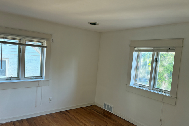Bedroom for lease - Room for sublet CLOSE TO CAMPUS House
