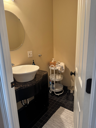 Half bathroom - 2026 Summer Sublet-Shared double bedroom in spacious 7 person apartment