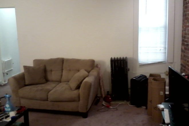 hubrealtyproperties.com - Large newly updated 4 bedroom 2 bathroom duplex, close to campus Apartments