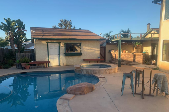 Pool&Hot tub - Big house in Clairemont, 5 bed/3bath