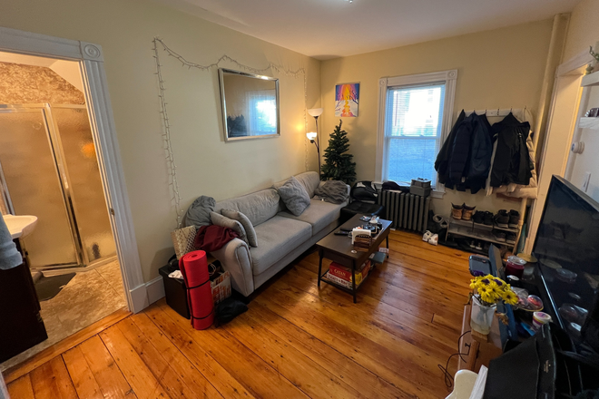 . - Spacious 2.5Bed/2 Bath w/ parking option! Avail. 9/1/26!!