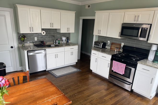 Kitchen - 1 Bedroom Lease/Sublet in 3B/1B Unit in JP Available Sep 2026