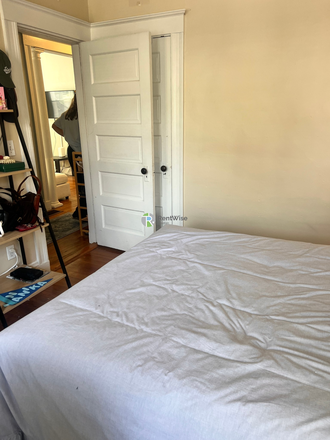 1 - JUNE 2027 | Fantastic Somerville 4 Bed, 1 Bath Duplex | Water Included | No Broker Fees! Duplex