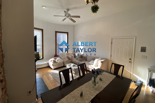 Living Area - 4 Bed 5 minutes from campus!! Tour today!! Apartments