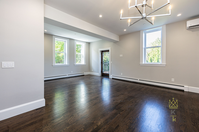 living room - Luxury 3 Bed | 2 Bath