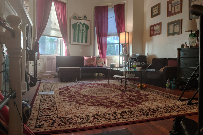 Living Room, Upstairs facing Beacon St. - Spring Semester/ 2025. One Bedroom/ Grand Duplex/ Back Bay/ Beacon St. Rental