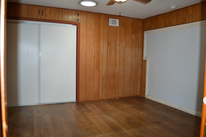 Hallway Bedroom - UCR Remolded 4 bedrooms 2 Full bathrooms House