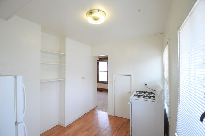 #1 - 1036 14th St. (Studio/ 1BA) Apartments