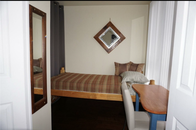 2nd bed - Safe & Central Student Condo for Rent – Yonge & Bloor 2bds, 1bath, Perfect for U of T & TMU Students