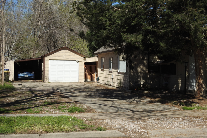 20 - AVAILABLE 7/5: 517 Atwood St. House