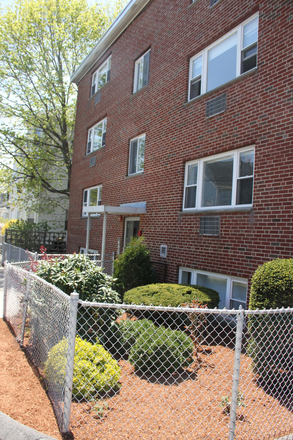 Front - $3,100 | Top floor Renovated 2BR | Heat/HW Inc | No fee | Avail now Apartments