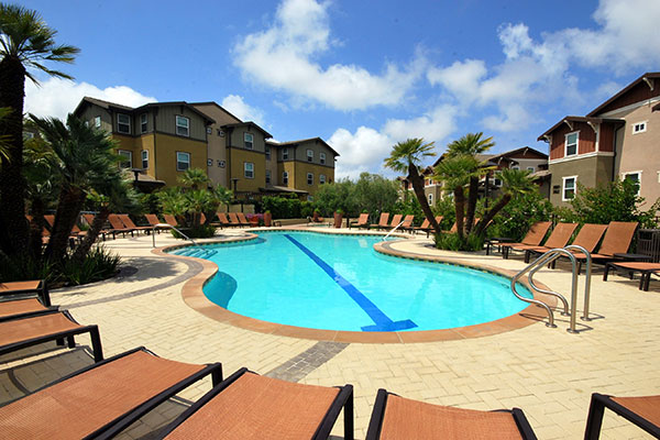 Pool - UCI "Camino Del Sol" On Campus 3mo Summer Lease (Shared Female) Townhome