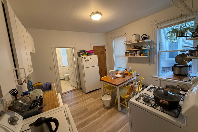 Kitchen - 3 Bedroom 2 full bathroom – KENDALL/INMAN/CENTRAL – $0 DEPOSIT / $0 FEE Apartments