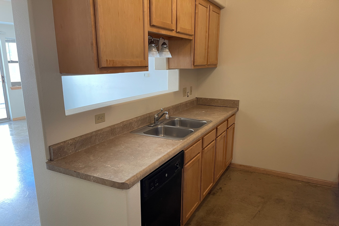 Kitchen - Clinton Court Apartments